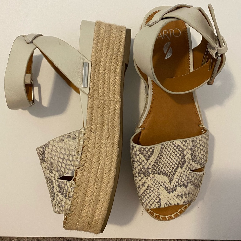 *WORN ONCE* SARTO CREAM SNAKESKIN FLATFORMS